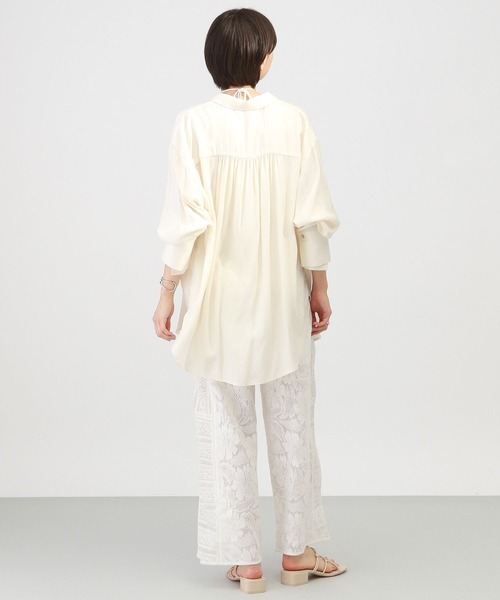 A part by(アパートバイ)の「【袖口2WAY】サテンルーズシャツ(シャツ/ブラウス・レディース・ベージュ/ネイビー/アイボリー・FREE)」の5枚目の写真