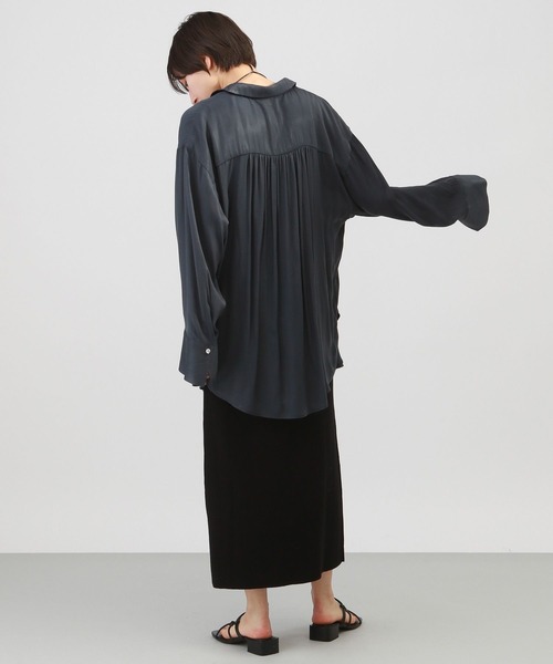 A part by(アパートバイ)の「【袖口2WAY】サテンルーズシャツ(シャツ/ブラウス・レディース・ベージュ/ネイビー/アイボリー・FREE)」の13枚目の写真