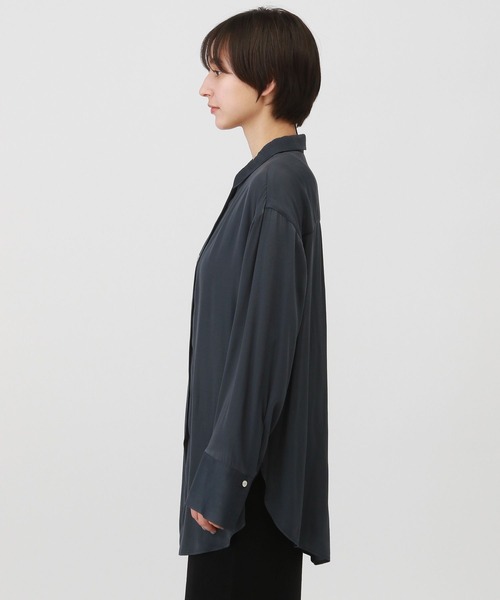 A part by(アパートバイ)の「【袖口2WAY】サテンルーズシャツ(シャツ/ブラウス・レディース・ベージュ/ネイビー/アイボリー・FREE)」の17枚目の写真