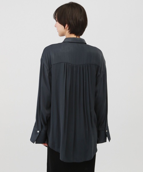 A part by(アパートバイ)の「【袖口2WAY】サテンルーズシャツ(シャツ/ブラウス・レディース・ベージュ/ネイビー/アイボリー・FREE)」の18枚目の写真