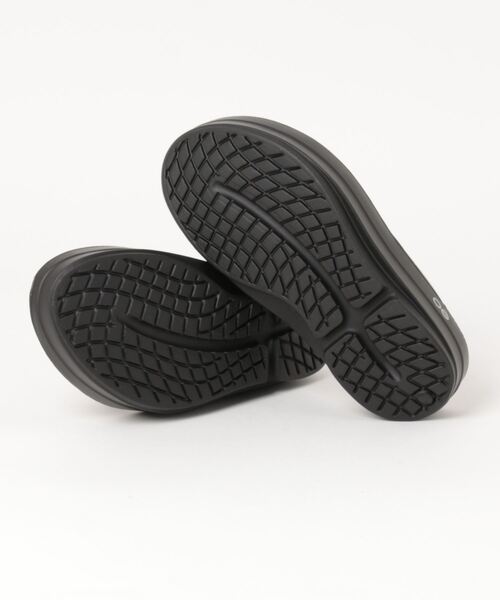 ROSE BUD（ローズバッド）の「(OOFOS)Oomega（サンダル・レディース・ベージュ/ブラック・25.0/24.0/23）」の3枚目の写真