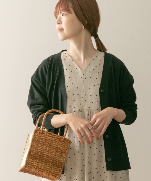 URBAN RESEARCH DOORS（アーバンリサーチドアーズ）の「ハイツイストコットンVネックカーディガン（カーディガン/ボレロ・レディース・ブラック/ブラウン/グレー・MEDIUM）」の11枚目の写真