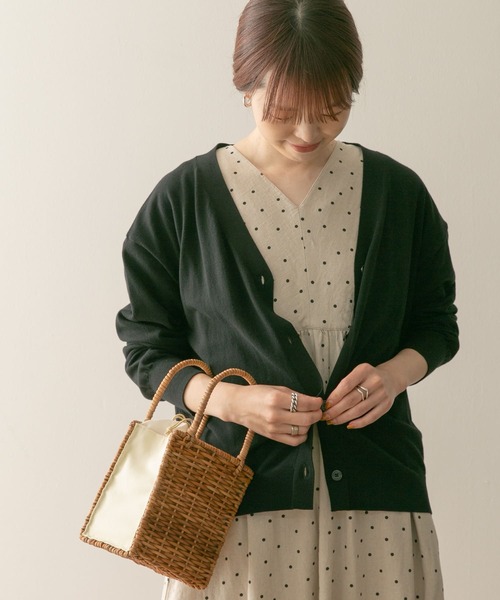 URBAN RESEARCH DOORS（アーバンリサーチドアーズ）の「ハイツイストコットンVネックカーディガン（カーディガン/ボレロ・レディース・ブラック/ブラウン/グレー・MEDIUM）」の13枚目の写真