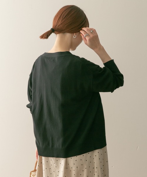 URBAN RESEARCH DOORS（アーバンリサーチドアーズ）の「ハイツイストコットンVネックカーディガン（カーディガン/ボレロ・レディース・ブラック/ブラウン/グレー・MEDIUM）」の18枚目の写真