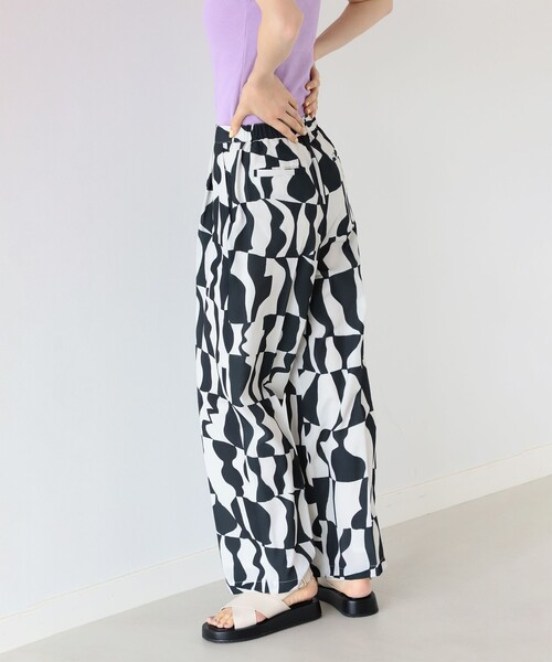 Ray BEAMS（レイビームス）の「Ray BEAMS / ジオメトリック プリント パンツ（その他パンツ・レディース・ロイヤルブルー/ブラック・0/1）」の6枚目の写真