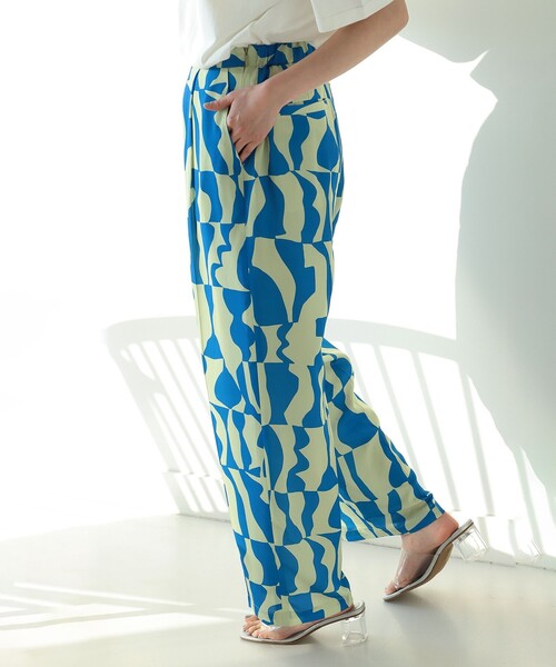 Ray BEAMS（レイビームス）の「Ray BEAMS / ジオメトリック プリント パンツ（その他パンツ・レディース・ロイヤルブルー/ブラック・0/1）」の16枚目の写真