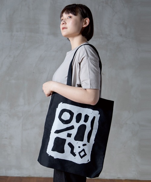 a.depeche(アデペシュ)の「トートバッグ decorer tote world(トートバッグ・レディース・ブラック・FREE)」の1枚目の写真