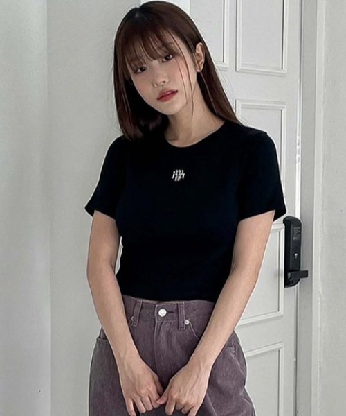muahmuah(ムーアムーア)の「A'GEM/9 × .kom『muah muah/ムーアムーア』 SIGNATURE CROP HALF T-SHIRT/シグネチャークロップ 半袖 Tシャツ カットソー(Tシャツ/カットソー・レディース・ホワイト/ブラック・FREE)」の6枚目の写真