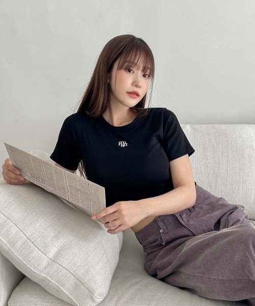 muahmuah(ムーアムーア)の「A'GEM/9 × .kom『muah muah/ムーアムーア』 SIGNATURE CROP HALF T-SHIRT/シグネチャークロップ 半袖 Tシャツ カットソー(Tシャツ/カットソー・レディース・ホワイト/ブラック・FREE)」の7枚目の写真