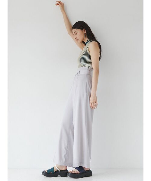 MURUA（ムルーア）の「ナローベルトワイドパンツ（その他パンツ・レディース・グリーン/ライトグレー・2/1）」の5枚目の写真