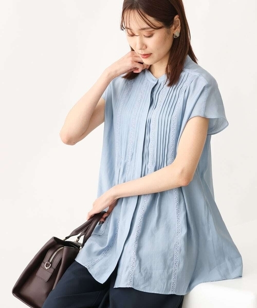 MK MICHEL KLEIN（エムケーミッシェルクラン）の「ピンタックレースブラウス/洗える（シャツ/ブラウス・レディース・ホワイト/ライトブルー・38）」の2枚目の写真