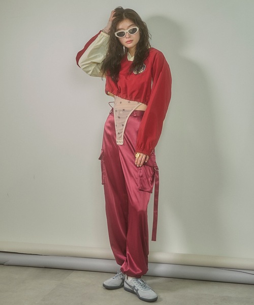 VIOLETTA(ヴィオレッタ)の「グロッシーカーゴパンツ(カーゴパンツ・レディース・ブラック/シルバー/ピンク/ホワイト/レッド・S/M)」の7枚目の写真