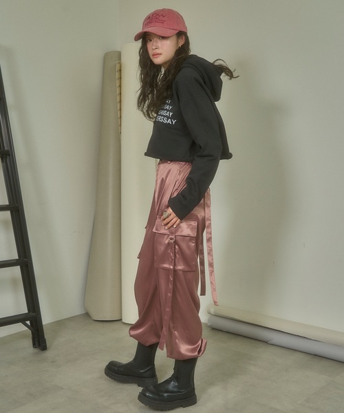 VIOLETTA(ヴィオレッタ)の「グロッシーカーゴパンツ(カーゴパンツ・レディース・ブラック/シルバー/ピンク/ホワイト/レッド・S/M)」の10枚目の写真