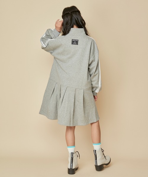 JENNI love（ジェニィラブ）の「【再入荷】【コットン100％】ハーフZIPそでラインワンピ（ワンピース・キッズ・ブラック/ブルー/グレー・130cm/140cm/150cm/160cm）」の11枚目の写真