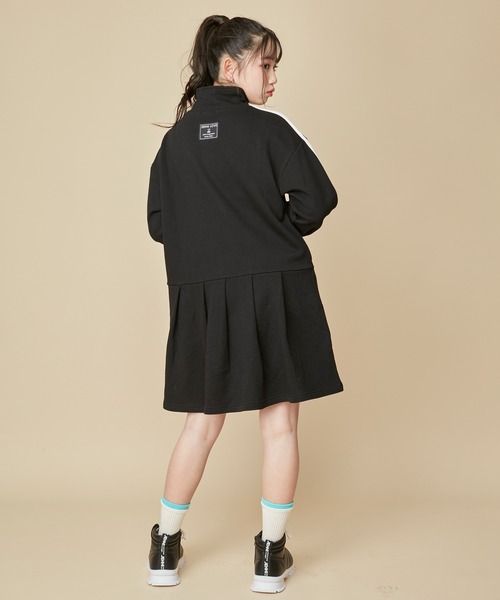 JENNI love（ジェニィラブ）の「【再入荷】【コットン100％】ハーフZIPそでラインワンピ（ワンピース・キッズ・ブラック/ブルー/グレー・130cm/140cm/150cm/160cm）」の5枚目の写真