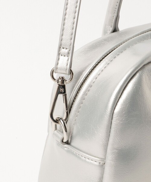 BEAMS HEART（ビームスハート）の「BEAMS HEART / フェイクレザー ボストンバッグ（ボストンバッグ・レディース・シルバー/ブラック・ONE SIZE）」の15枚目の写真