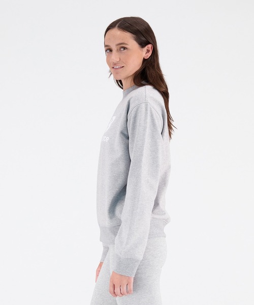 NEW BALANCE(ニューバランス)の「NB Essentials スタックドロゴ スウェットクルー(スウェット・レディース・ライトグレー/ブラック/カーキ/ブラウン・SMALL/MEDIUM/X-LARGE/LARGE)」の6枚目の写真
