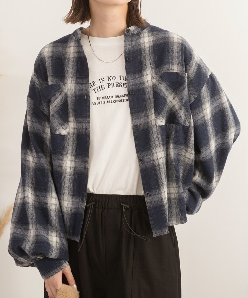 ad thie(アドティエ)の「バンドカラー チェックシャツ(シャツ/ブラウス・レディース・ブラック/キャメル/グリーン/ネイビー・FREE)」の3枚目の写真