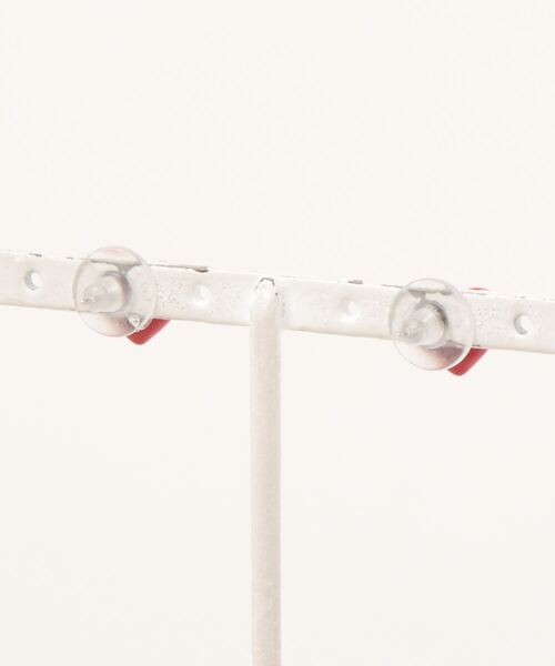 TIMELESS&THREE（タイムレスアンドスリー）の「ハートスタッズピアス（ピアス（両耳用）・レディース・ブラック/レッド・FREE）」の3枚目の写真