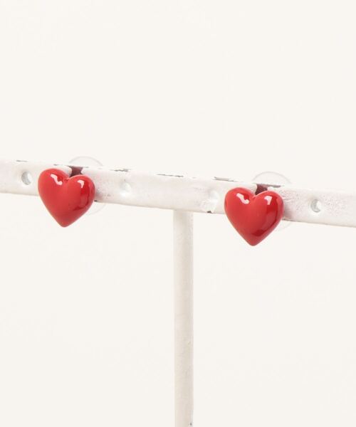 TIMELESS&THREE（タイムレスアンドスリー）の「ハートスタッズピアス（ピアス（両耳用）・レディース・ブラック/レッド・FREE）」の7枚目の写真