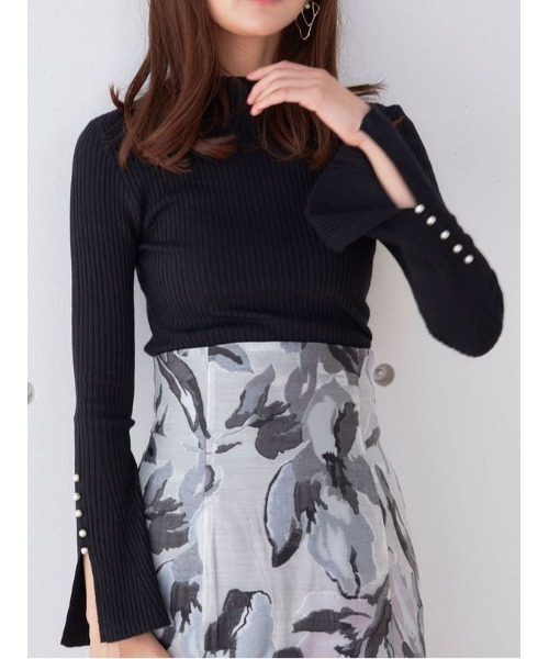 MERCURYDUO（マーキュリーデュオ）の「パール付きフレアスリーブリブニット（ニット/セーター・レディース・アイボリー/チャコールグレー/ブラック/ラベンダー/ベージュ・FREE）」の3枚目の写真