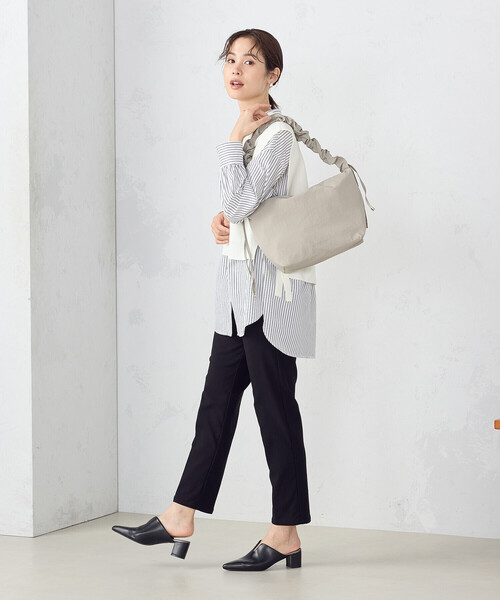 MONO　COMME CA（モノコムサ）の「ギャザーショルダー（ショルダーバッグ・レディース・オフホワイト/ブラック/ライトグレー/ピンク・FREE）」の10枚目の写真