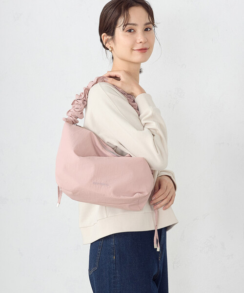 MONO　COMME CA（モノコムサ）の「ギャザーショルダー（ショルダーバッグ・レディース・オフホワイト/ブラック/ライトグレー/ピンク・FREE）」の15枚目の写真