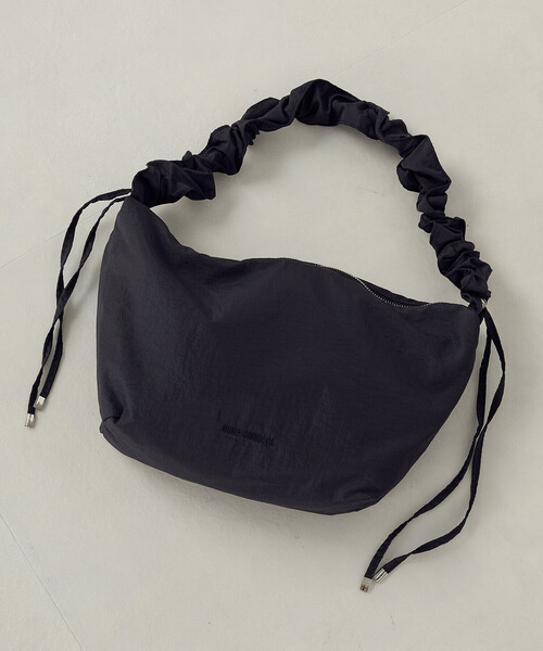 MONO　COMME CA（モノコムサ）の「ギャザーショルダー（ショルダーバッグ・レディース・オフホワイト/ブラック/ライトグレー/ピンク・FREE）」の17枚目の写真