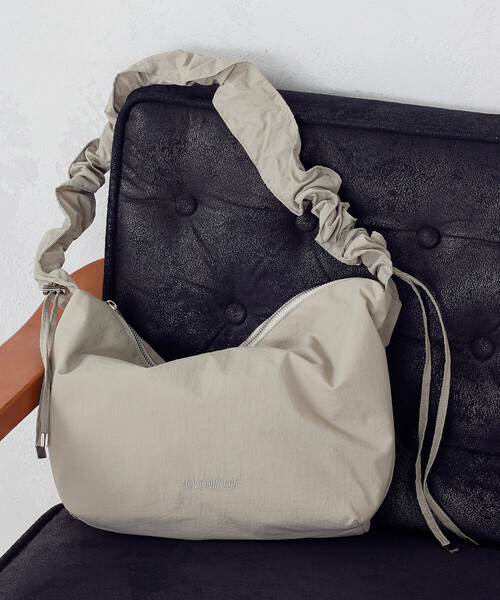 MONO　COMME CA（モノコムサ）の「ギャザーショルダー（ショルダーバッグ・レディース・オフホワイト/ブラック/ライトグレー/ピンク・FREE）」の18枚目の写真