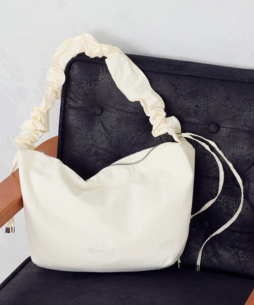 MONO　COMME CA（モノコムサ）の「ギャザーショルダー（ショルダーバッグ・レディース・オフホワイト/ブラック/ライトグレー/ピンク・FREE）」の19枚目の写真