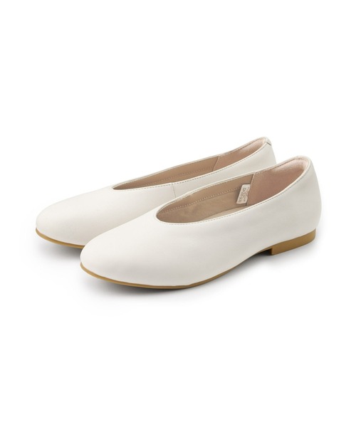 無印良品(ムジルシリョウヒン)の「婦人 疲れにくい レザー深履きシューズ(その他シューズ・レディース・オフホワイト/ブラック・24.0cm/23.5cm/23.0cm/22.5cm/25.0cm/24.5cm)」の2枚目の写真