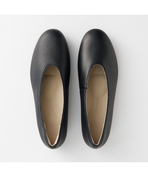 無印良品(ムジルシリョウヒン)の「婦人 疲れにくい レザー深履きシューズ(その他シューズ・レディース・オフホワイト/ブラック・24.0cm/23.5cm/23.0cm/22.5cm/25.0cm/24.5cm)」の10枚目の写真