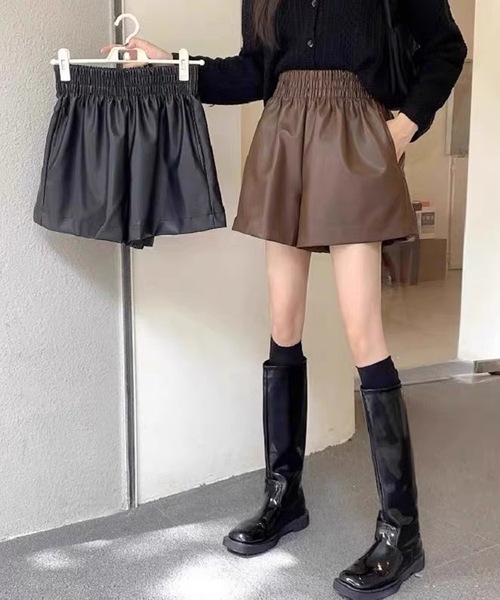 shopnikoniko（ショップニコニコ）の「合成皮革 ハイウエスト ショートパンツ（その他パンツ・レディース・ブラウン/ブラック・フリー）」の5枚目の写真