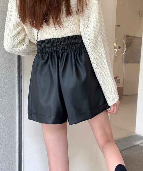 shopnikoniko（ショップニコニコ）の「合成皮革 ハイウエスト ショートパンツ（その他パンツ・レディース・ブラウン/ブラック・フリー）」の8枚目の写真