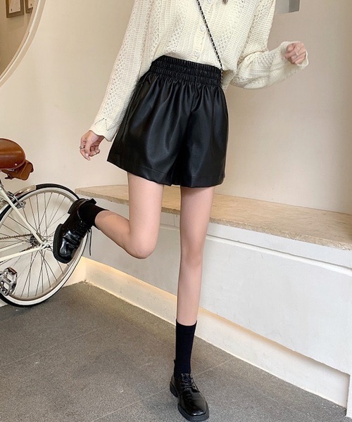 shopnikoniko（ショップニコニコ）の「合成皮革 ハイウエスト ショートパンツ（その他パンツ・レディース・ブラウン/ブラック・フリー）」の9枚目の写真