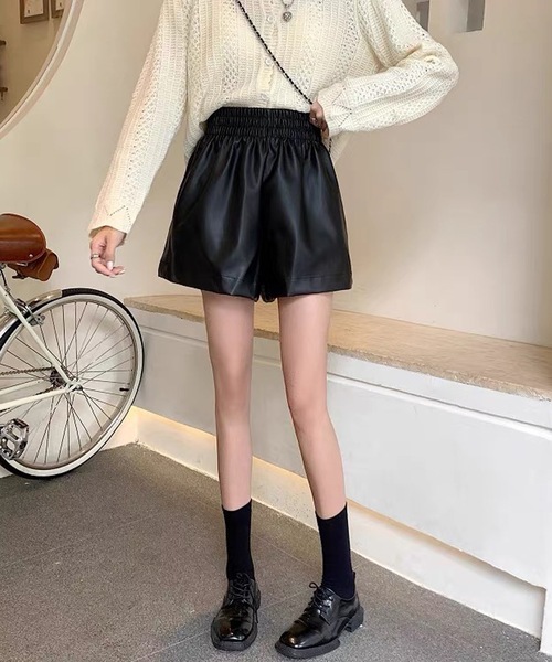 shopnikoniko（ショップニコニコ）の「合成皮革 ハイウエスト ショートパンツ（その他パンツ・レディース・ブラウン/ブラック・フリー）」の10枚目の写真