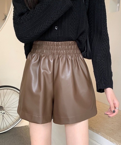 shopnikoniko（ショップニコニコ）の「合成皮革 ハイウエスト ショートパンツ（その他パンツ・レディース・ブラウン/ブラック・フリー）」の11枚目の写真