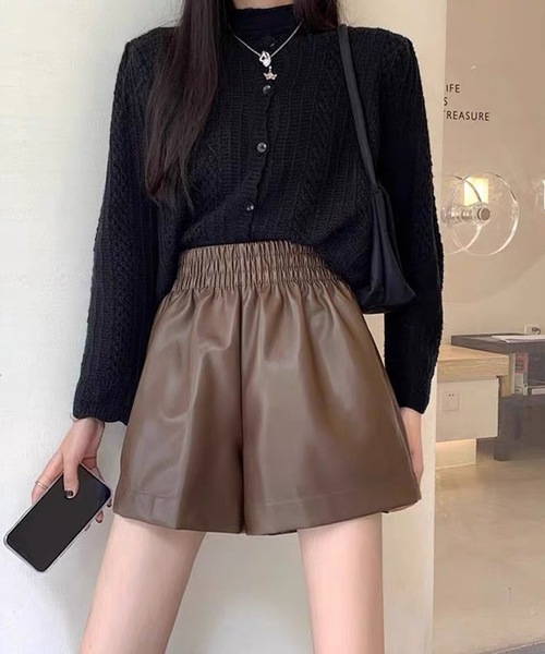 shopnikoniko（ショップニコニコ）の「合成皮革 ハイウエスト ショートパンツ（その他パンツ・レディース・ブラウン/ブラック・フリー）」の12枚目の写真