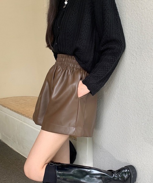 shopnikoniko（ショップニコニコ）の「合成皮革 ハイウエスト ショートパンツ（その他パンツ・レディース・ブラウン/ブラック・フリー）」の13枚目の写真