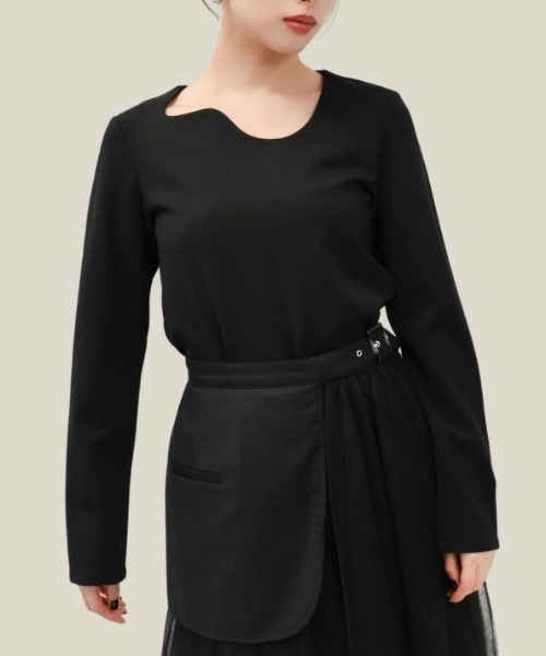 LEANN MOMENT(リーンモーメント)の「Curve neck tops(Tシャツ/カットソー・レディース・ホワイト/ブラック・フリー)」の2枚目の写真