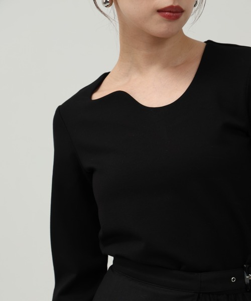 LEANN MOMENT(リーンモーメント)の「Curve neck tops(Tシャツ/カットソー・レディース・ホワイト/ブラック・フリー)」の4枚目の写真