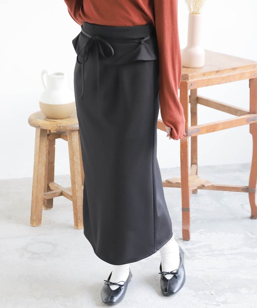 mil（ミル）の「【150㎝前後の小柄さんサイズ】デザインベルト2WAYナロースカート【リボン取り外し可能】（スカート・レディース・ブラック/モカ/アイボリー・S/XS/M）」の2枚目の写真