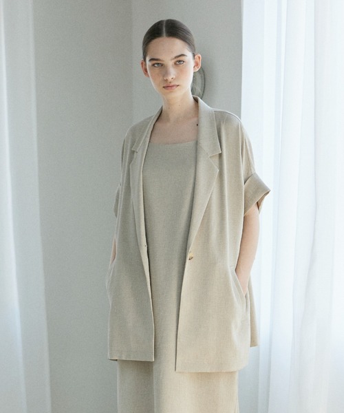 INED CLARO（イネドクラロ）の「リニーブッチャーハーフスリーブジャケット【セットアップ対応】（テーラードジャケット・レディース・ベージュ/チャコールグレー・フリー）」の2枚目の写真