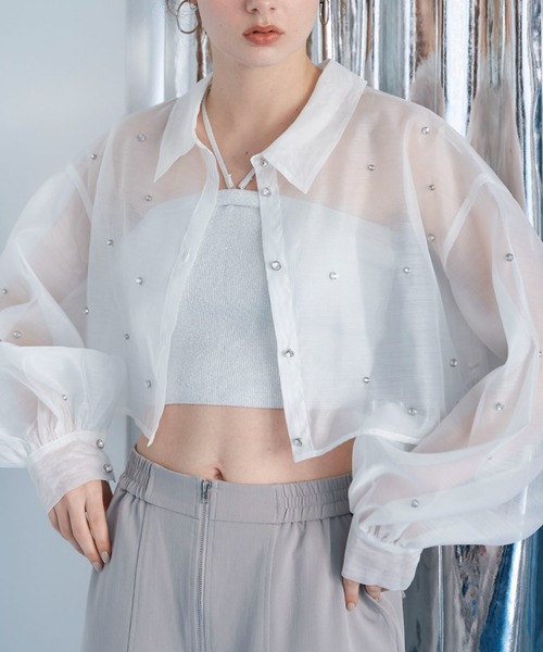 archives(アルシーヴ)の「ビジューシアーショートシャツ(シャツ/ブラウス・レディース・オフホワイト/グレー/ブラック/ピンク・MEDIUM)」の8枚目の写真