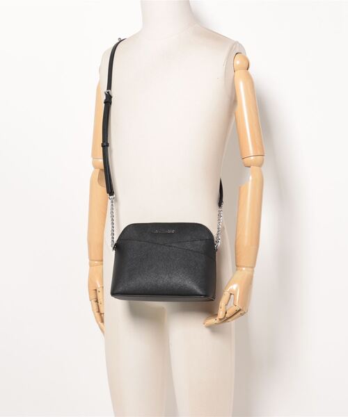 MICHAEL KORS（マイケルコース）の「JET SET TRAVEL ドーム クロスボディ ミディアム（ショルダーバッグ・レディース・ブラック・FREE）」の4枚目の写真