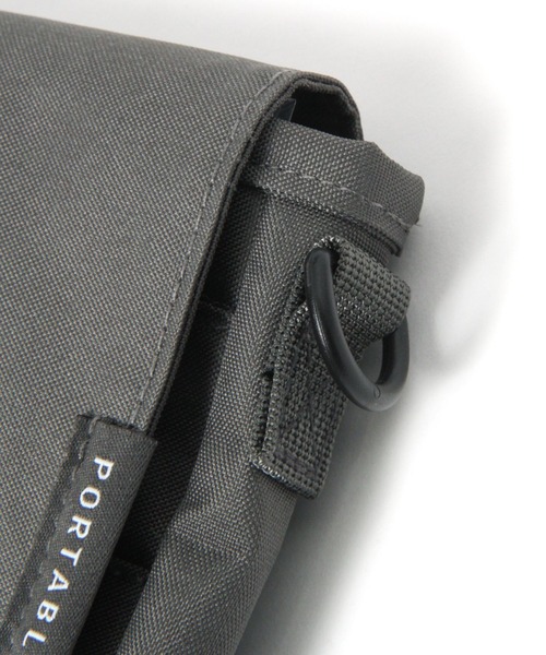 LAKOLE（ラコレ）の「ポータブルケース(A5) / 110447（PC・タブレットケース・レディース・チャコール/アイボリー・FREE）」の8枚目の写真