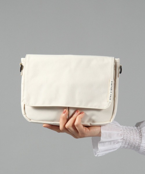 LAKOLE（ラコレ）の「ポータブルケース(A5) / 110447（PC・タブレットケース・レディース・チャコール/アイボリー・FREE）」の14枚目の写真