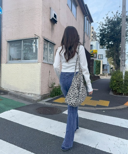 Miniministore（ミニミニストア）の「【6サイズ展開】レトロ フレアデニムパンツ ローエッジ（デニムパンツ・レディース・インディゴブルー/ブラック/サックスブルー/ブルー/ダークインディゴブルー/ブラック系・M/XL/S/L/XS/2XL）」の21枚目の写真