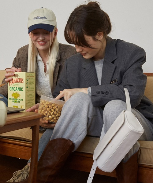 STANDOIL(スタンドオイル)の「バター バッグ クラシック(ショルダーバッグ・レディース・マスタード/ダークブラウン/ブラック/クリーム・F)」の12枚目の写真