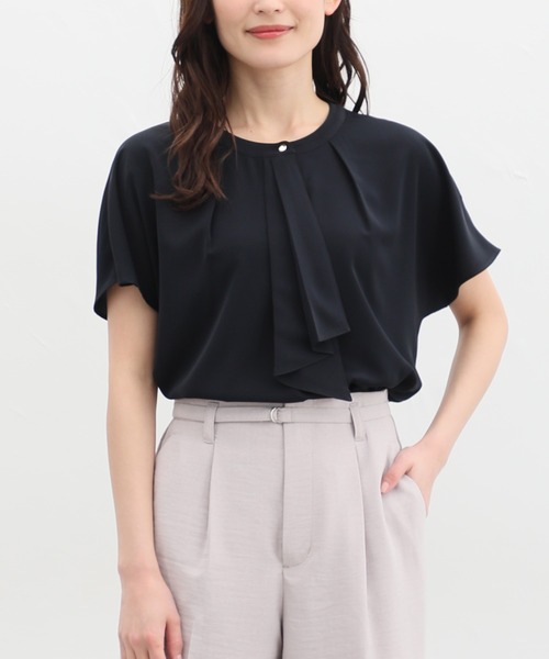 Honeys(ハニーズ)の「フレンチボウタイブラウス(シャツ/ブラウス・レディース・ホワイト/ネイビー/マスタード/グリーン/ライトグレー/ホワイト×ブラック・S/M/L/LL/3L)」の5枚目の写真